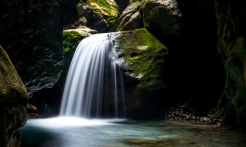 Air Terjun Manggisan: Surga Tersembunyi di Tengah Alam Lumajang