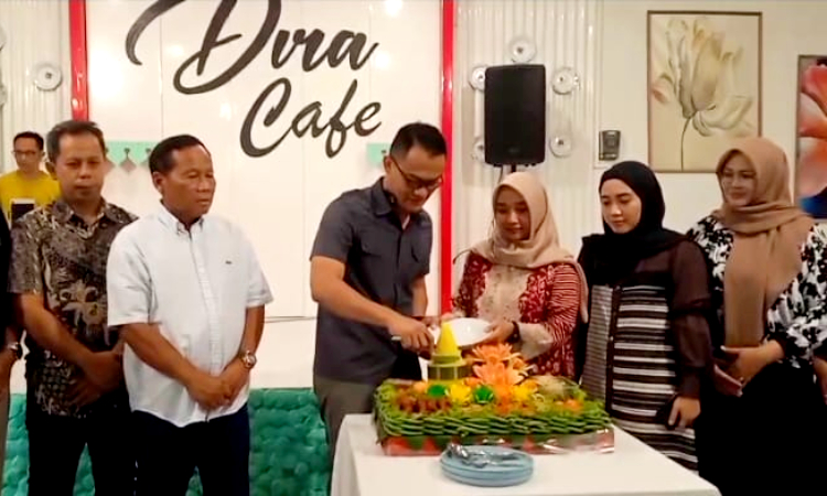 Dira Kafe Buka Cabang Ketiga di Pusat Kota Jember, Usung Konsep Vintage