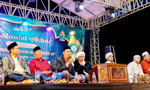 Lantunan Selawat Menggema di Pantai Paseban, Songsong 2025 dengan Penuh Harapan