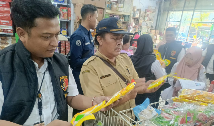 Puluhan Makanan Bersertifikat Halal Mengandung Babi Ditemukan di Banyuwangi