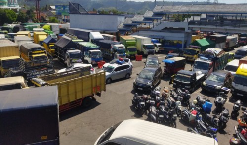 Kemacetan di Jalur Pelabuhan Ketapang - Gilimanuk Imbas Penundaan Pelayaran 15 Kapal Eks LCT