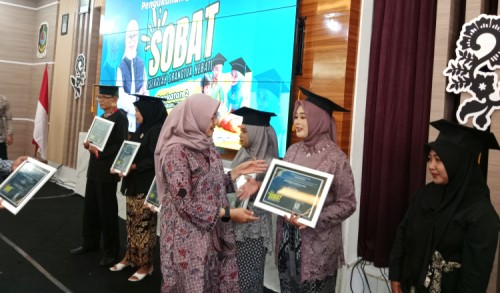 Angkatan Kedua Sobat Diwisuda Bupati Ipuk, 8.825 Orang Tua di Banyuwangi Lulus Sekolah Parenting