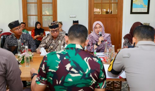 Urai Kemacetan Jalur Situbondo-Banyuwangi, Bupati Ipuk Ajukan Bantuan Penambahan Kapal di Pelabuhan Ketapang