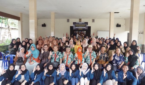 Dukung Zero Stunting, FST Unair Latih Kader Posyandu Songgon Banyuwangi Lewat Teknologi Web dan Android