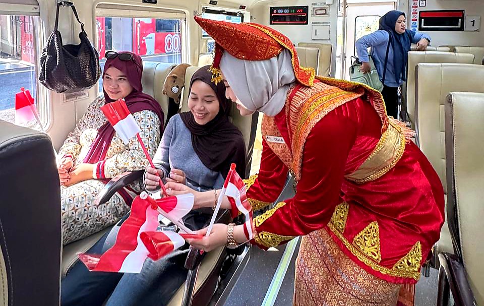 Nuansa Perayaan Kemerdekaan Hut Ke 80 Ri Di Surabaya Hadir Di Atas