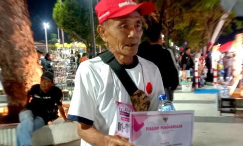 Usia Tak Batasi Langkah, Kakek 71 Tahun Asal Jember Tetap Setia Ikuti Tajemtra