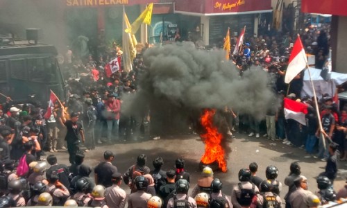 Mahasiswa Jember Gelar Aksi Damai, Tuntut Kapolri Dicopot