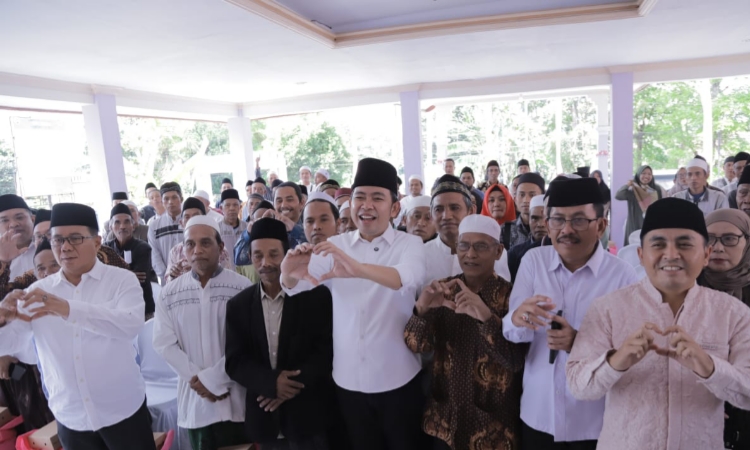 Bupati Jember Muliakan Guru Ngaji, Berikan Tunjangan hingga Peluang Beasiswa bagi Sang Anak