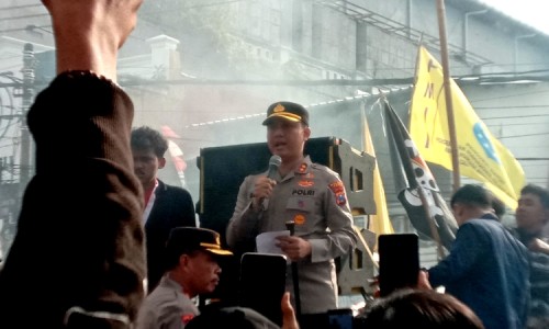 Kapolres Jember Ogah Bacakan Tuntutan Copot Kapolri, Massa Geram