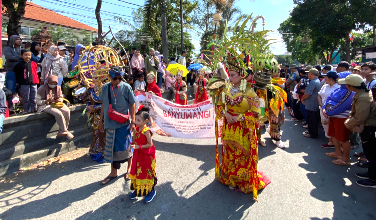 Tampil di Jembrana, Kesenian Banyuwangi Pukau Warga Bali