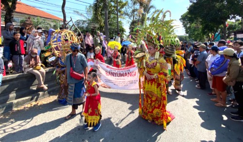 Tampil di Jembrana, Kesenian Banyuwangi Pukau Warga Bali