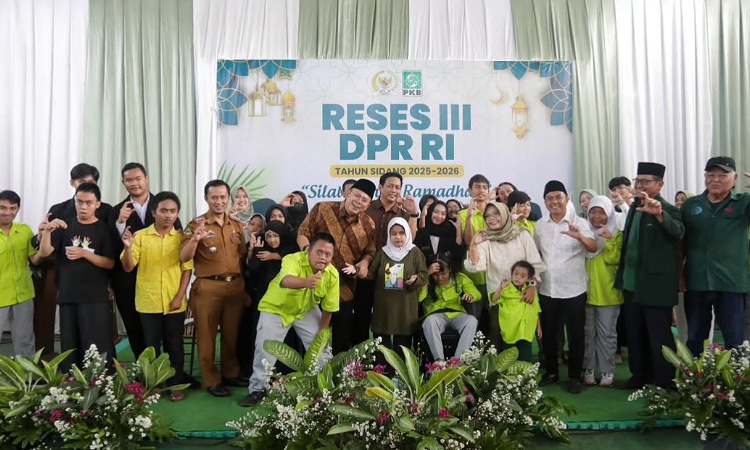 Reses di Bandung, Wakil Ketua DPR Soroti Panggung Seni Inklusif Difabel