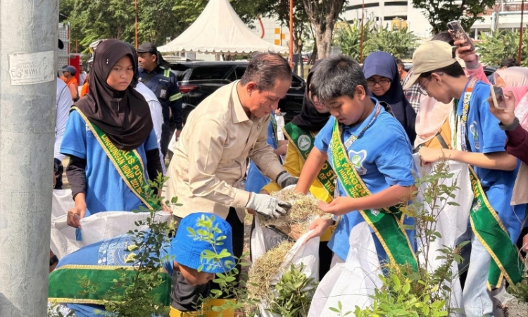 Perumda Air Minum Surya Sembada Dukung Gerakan Indonesia Asri di Surabaya