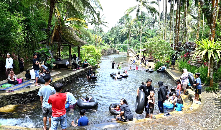 Banyuwangi Diserbu 240 Ribu Pelancong Selama Libur Lebaran 2026 - SUARA ...