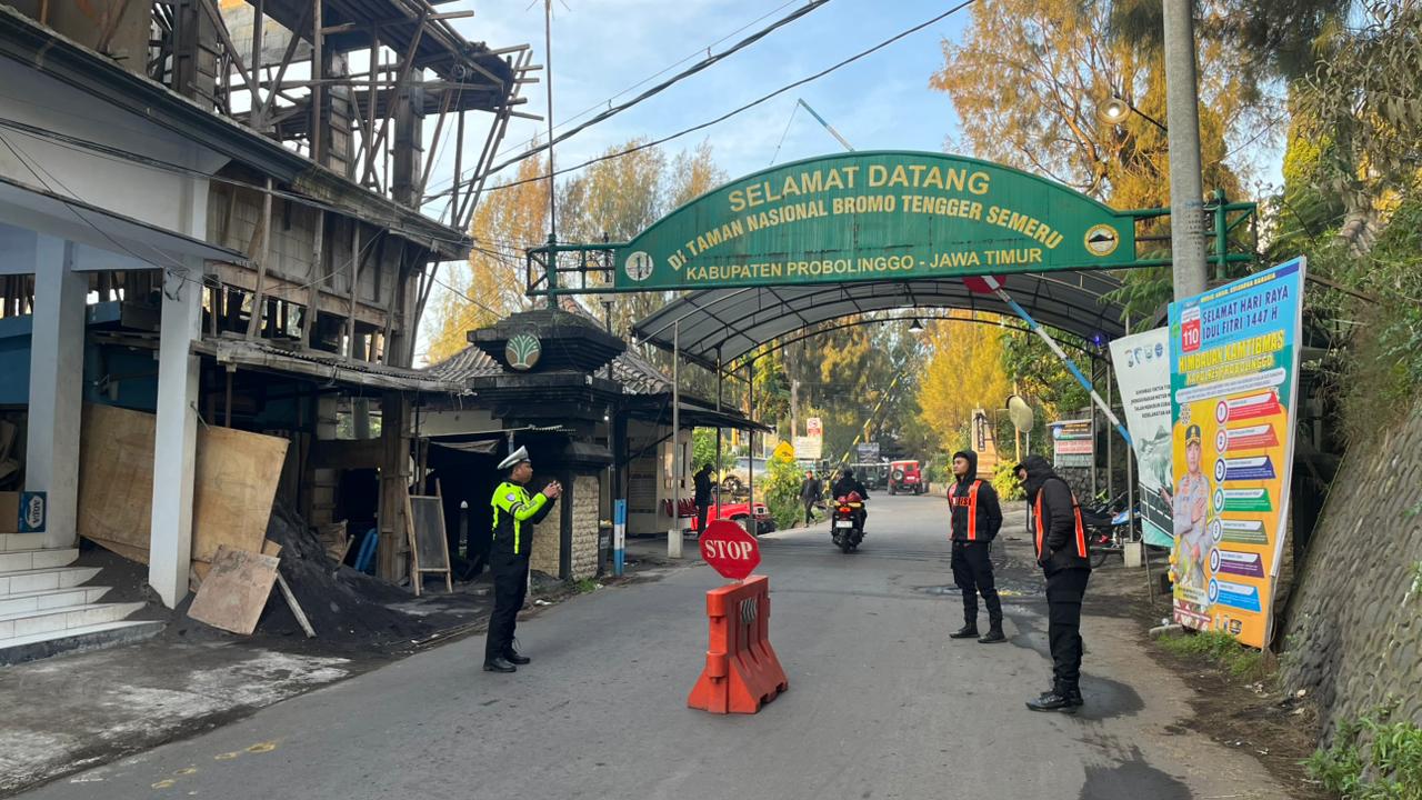 Amankan Ritual Sakral Yadnya Kasada, Polres Probolinggo Kerahkan Puluhan Personel ke Gunung Bromo