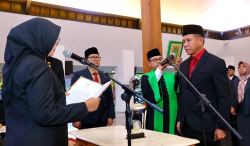 Bupati Ipuk Lantik Suyanto Waspo Tondo Jadi Sekda Banyuwangi, Gantikan Guntur Priambodo 