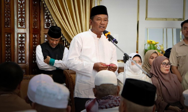 Sekda Sambut Kepulangan 120 Jemaah Haji Karimun Dengan Rasa Syukur