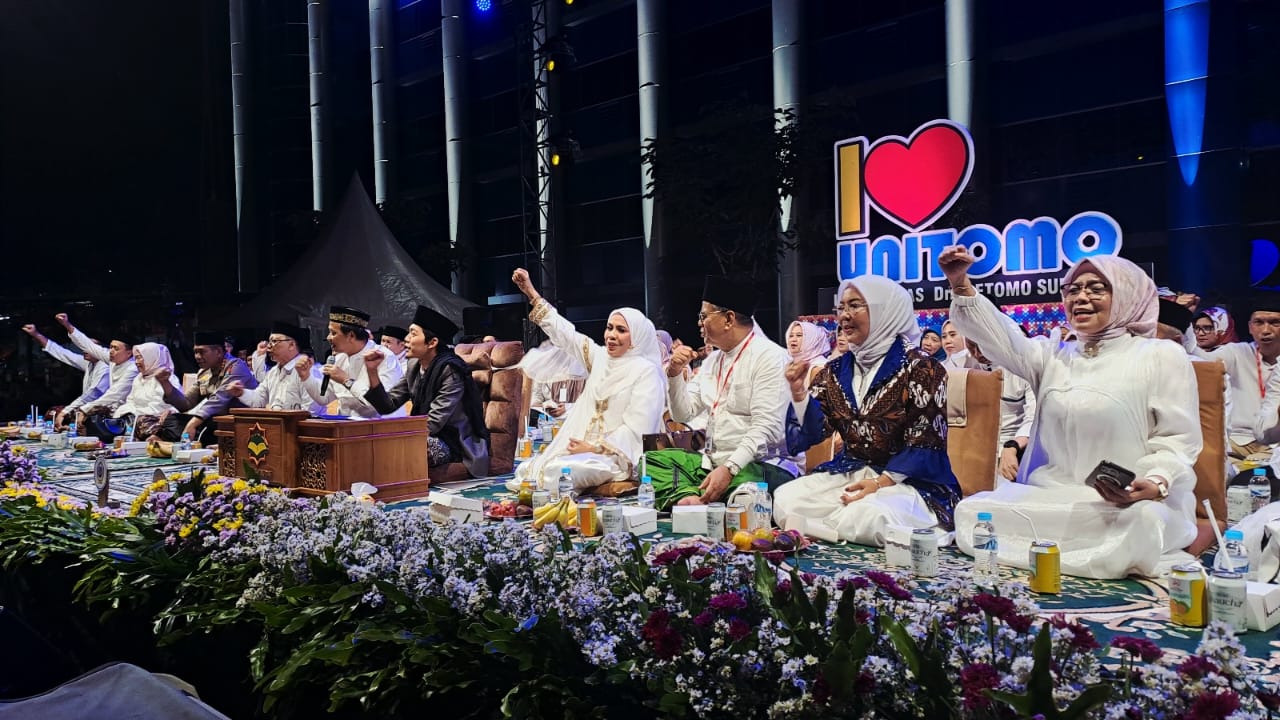 Malam Selawat Gus Iqdam Pecahkan Rekor  Harlah ke-45 Tahun Unitomo, Dua Jemaah Dihadiahi Umrah