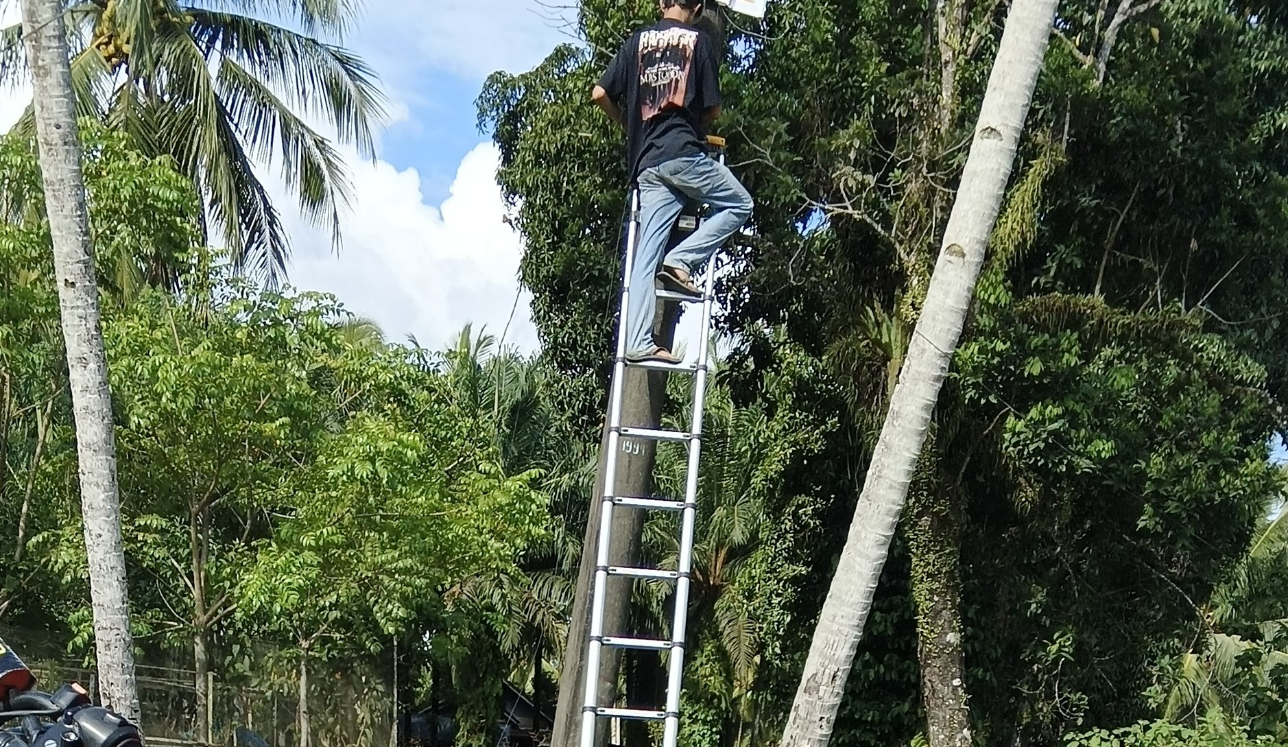 Marak Kabel Wifi Ilegal di Natal Menempel di Tiang PLN, Gempur Minta Ditertibkan, PLN : Siap Diputus