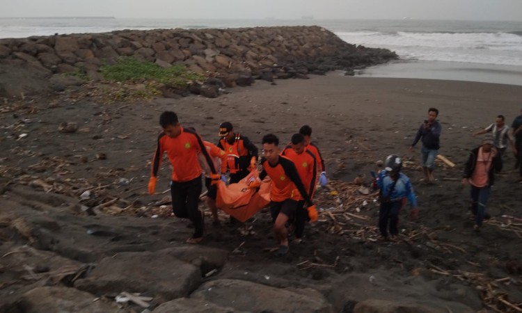 6 Remaja di Cilacap Terseret Ombak di Pantai: 4 Selamat, 2 Meninggal Dunia