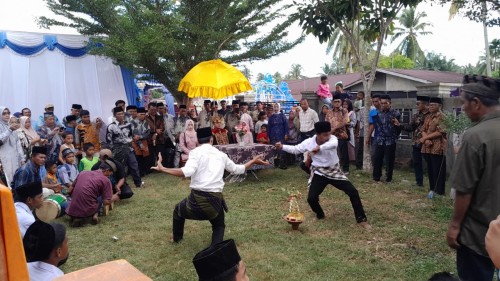 ‎Tradisi Bapancak Warnai Pernikahan Anak Ketua LABRN 