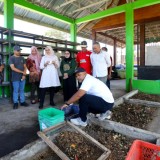 Sampah Rumah Tangga di Bakungan Banyuwangi Diolah Lebih Produktif