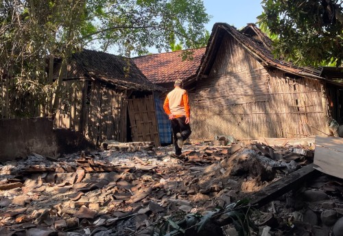 Diterjang Angin Kencang, Rumah Warga di Probolinggo Roboh