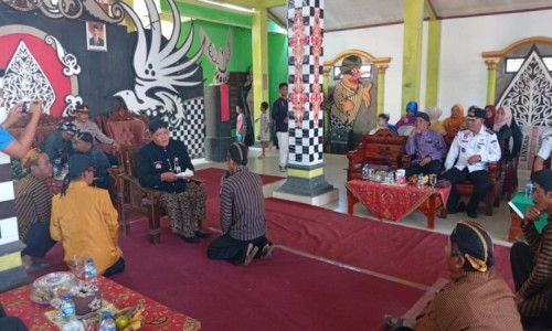 Cara Unik Bayar Pajak Warga Kepudang Cilacap Lewat Tradisi Asok Glondong