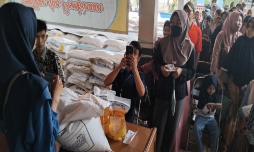 1.425 Warga Desa Kuripan Cilacap Terima Bantuan Pangan, 28 Ton Beras Disalurkan 