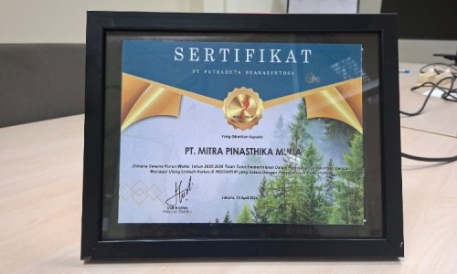MPM Honda Jatim Terima Penghargaan Selamatkan 1.049 Pohon Lewat Daur Ulang Kertas
