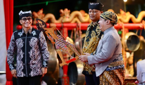 Wayang Kulit Hari Bhayangkara di Banyuwangi, Kapolda Jatim Gaungkan Semangat Jogo Jawa Timur