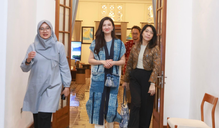 Jelajahi Pendopo Banyuwangi, Raline Shah Kagumi Arsitektur dan Sejarahnya