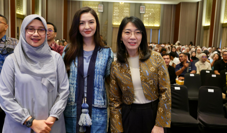 Bareng Raline Shah, Bupati Ipuk Ajak Anak Muda Banyuwangi Jadi Agen Perubahan