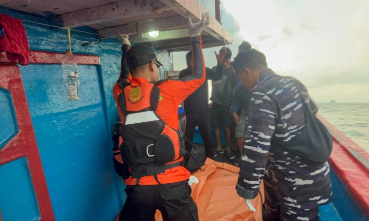 Tim SAR Evakuasi 1 ABK MD Asal Pemalang di Perairan Karang Bolong Cilacap
