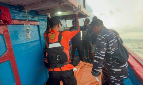Tim SAR Evakuasi 1 ABK MD Asal Pemalang di Perairan Karang Bolong Cilacap