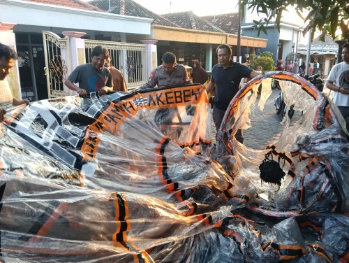 Balon Udara Bawa Petasan Meledak Timpa Rumah di Gresik, 2 Warga Luka-Luka