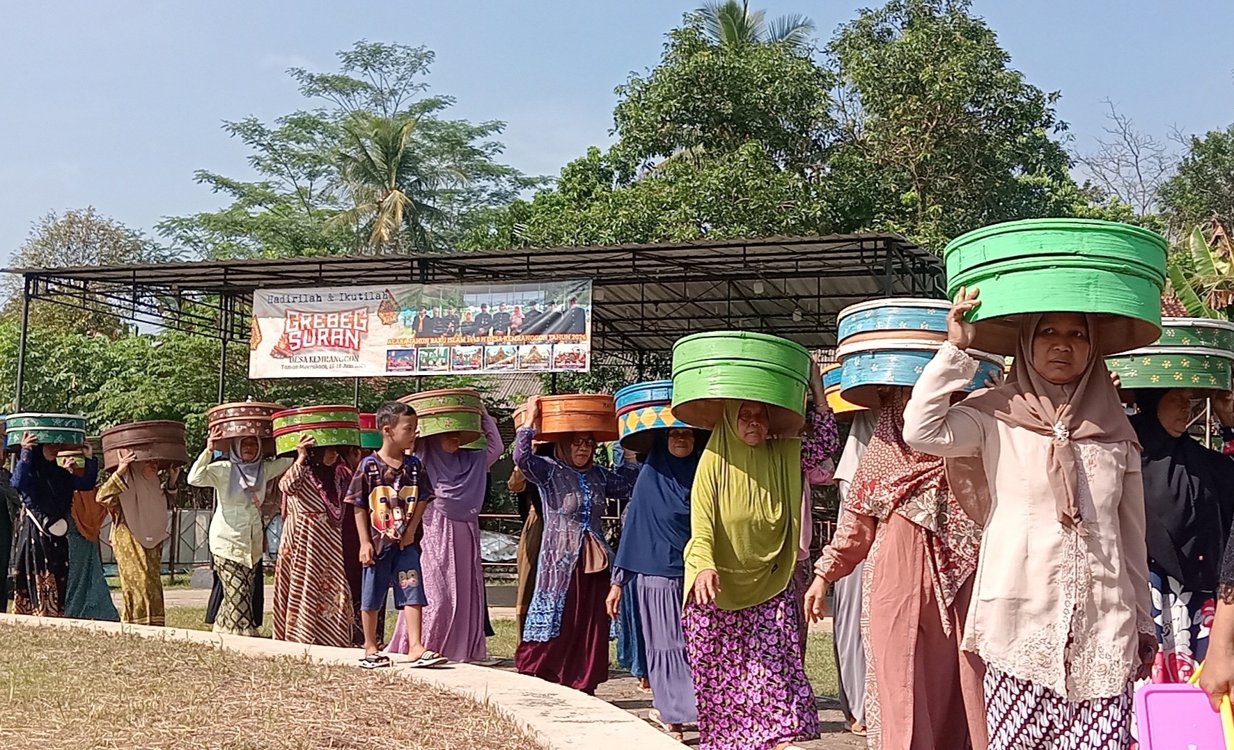 Tradisi Tukar Takir dan Gunungan Meriahkan Tahun Baru Hijriah di Kemranggon Banjarnegara