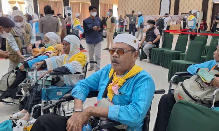 Kisah Disabilitas Asal Makasar ke Tanah Suci, dari Kursi Roda hingga Tuntas Jalankan Rukun Haji