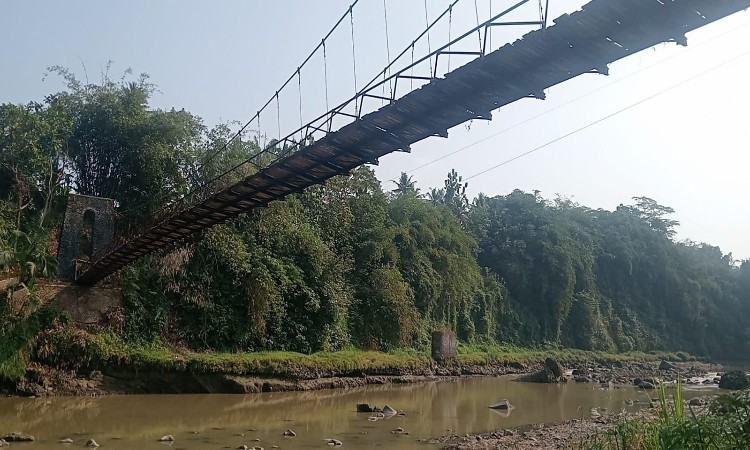 Jembatan Perintis Rakit–Purwonegoro Banjarnegara Segera Diperbaiki, TNI Kawal Proses Pengerjaan