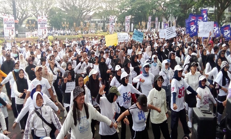 15 Ribu Warga Malang Raya Ikuti Apel Akbar dan Petisi Dukung Program MBG