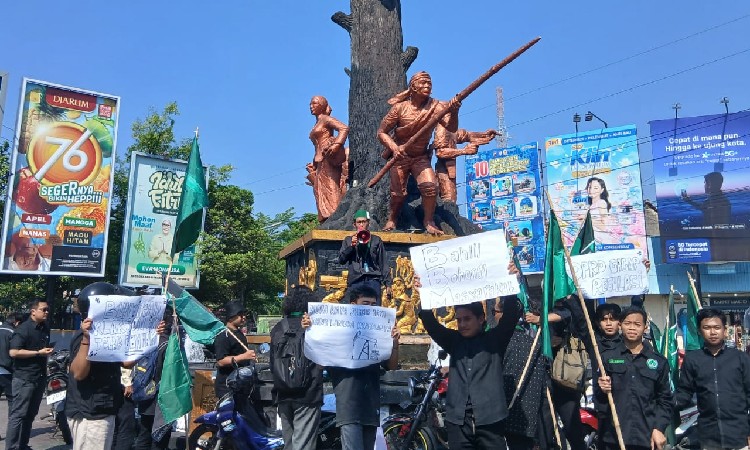 Belasan Mahasiswa di Blora Gelar Aksi Tolak Kenaikan Harga BBM, Ini Tuntutannya