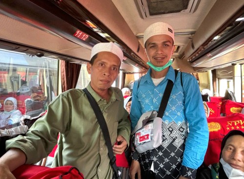 Jejak Amanah ke Baitullah: Kisah Dona dan Doni Melanjutkan Langkah Orang Tua