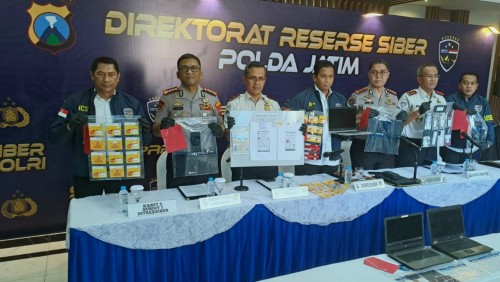 Polda Jatim Bongkar Love Scamming Berkedok Haji, 53 Korban Rugi Rp1,1 Miliar