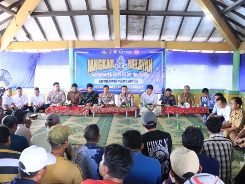 Nelayan Curhat Kapolres Gresik, Tangkapan Ikan Anjlok Imbas Proyek Reklamasi 