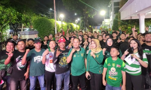 Ketua DPRD Surabaya Silaturahmi dan Nobar Piala Dunia Bareng Komunitas Bonek