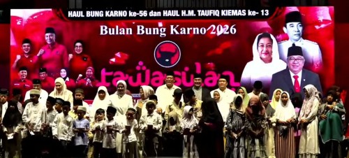 Syahdu! Diiringi Kiai Kanjeng, Lautan Doa Warnai Haul Bung Karno dan Taufiq Kiemas di Kepanjen Malang 