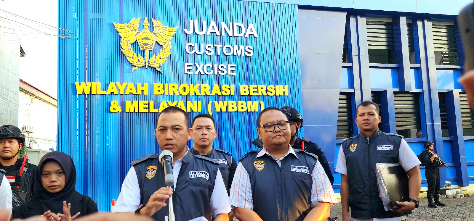 Kortas Tipidkor Sita Uang, Emas, dan Dokumen dalam Kasus Impor Ponsel Bekas di Bea Cukai Juanda
