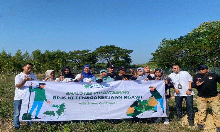Employee Volunteering 'Go Green' BPJS Ketenagakerjaan Ngawi Bersama DLH