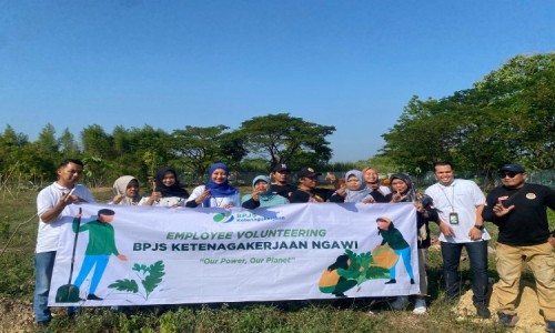 Employee Volunteering 'Go Green' BPJS Ketenagakerjaan Ngawi Bersama DLH