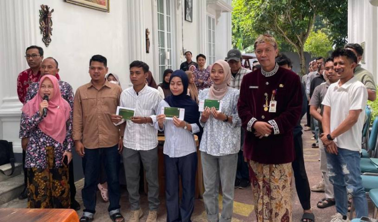 Empat Tahun Berjalan, Program Beasiswa Nia Kurnia Fauzi Kembali Bantu Puluhan Mahasiswa Sumenep